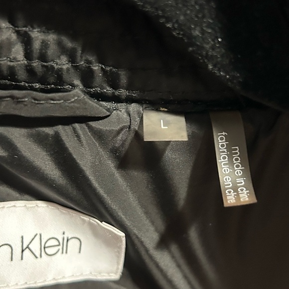 Calvin Klein Black and Gold Button - Picture 7 of 8